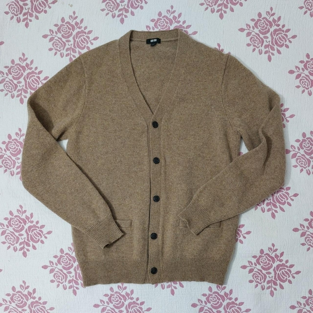 UNIQLO | Lambswool V Neck Cardigan